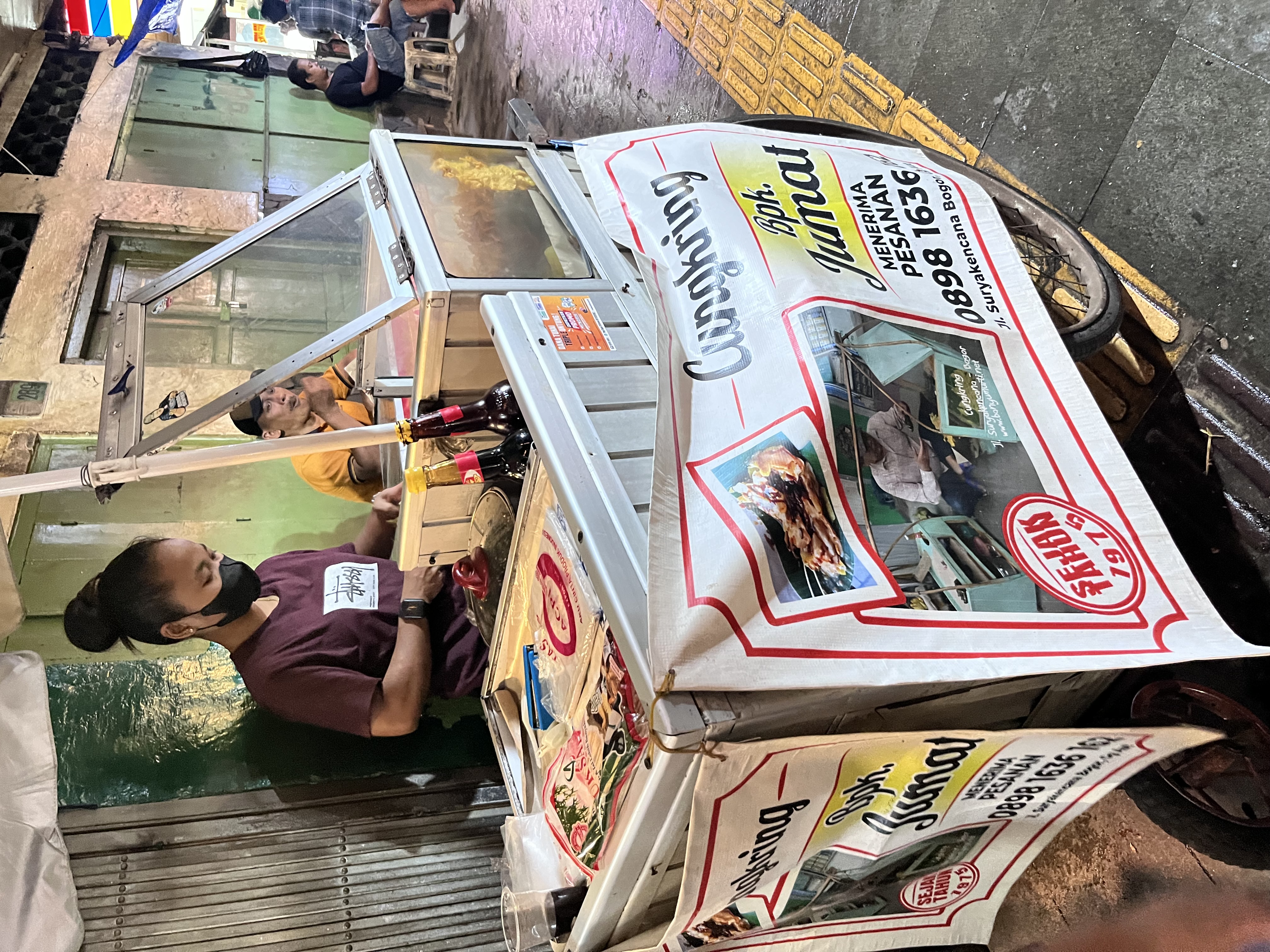 Cungkring Pak Jumat: Kuliner Legendaris Surya Kencana yang Selalu Diburu Setiap Pagi