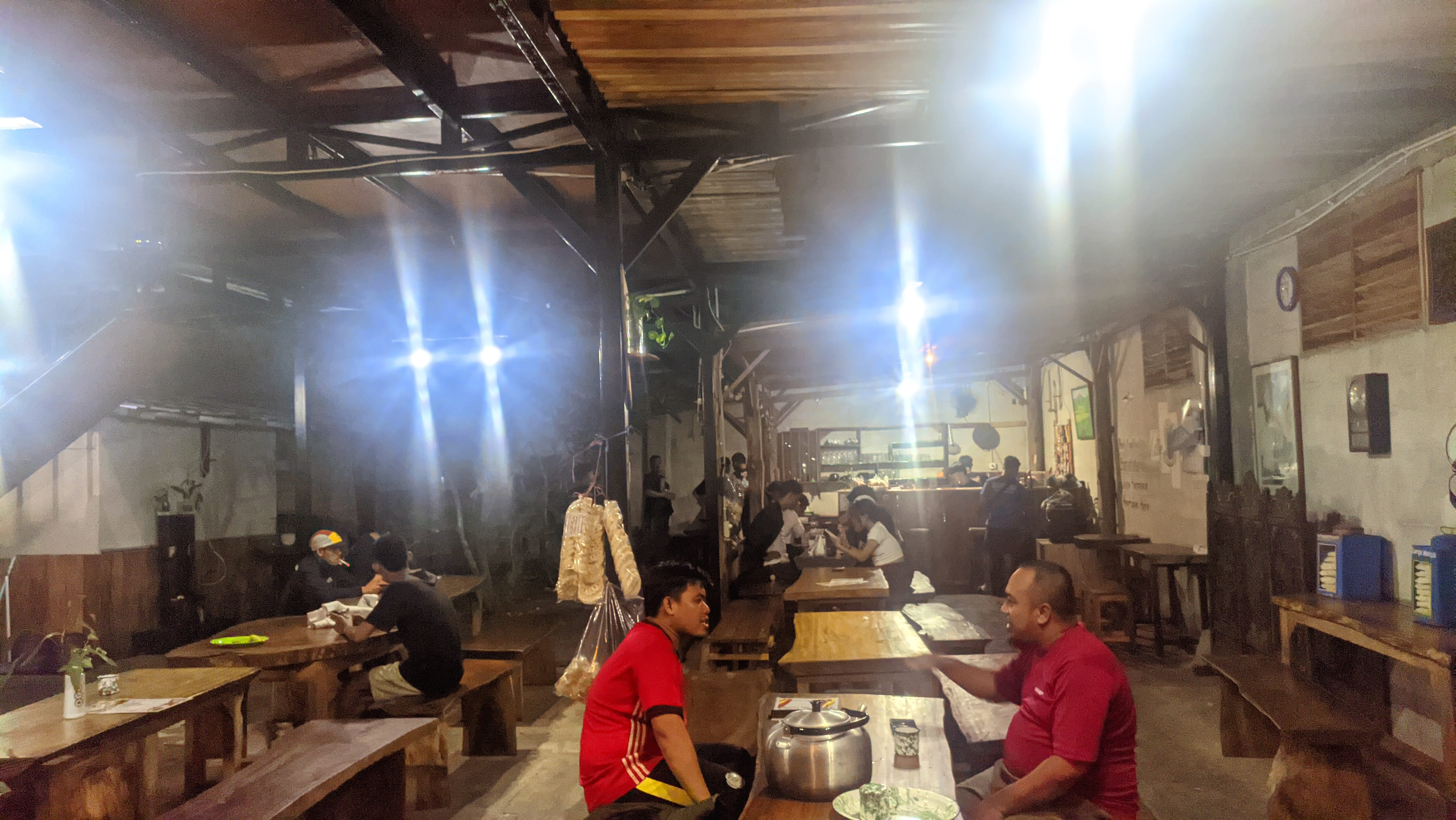 Warkop di Limo Depok Jadi Tempat Nongkrong Favorit, Harga Ramah Anak Muda dan Suasana Cozy